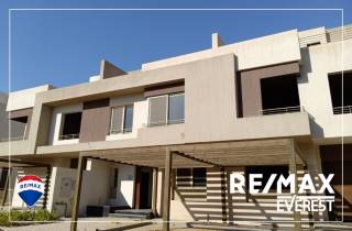 For rent town house 340 m Full finished in Palm