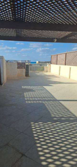 للايجار فيلا مارينا سبعة بحمام سباحة خاص اول صف بحيرة ح